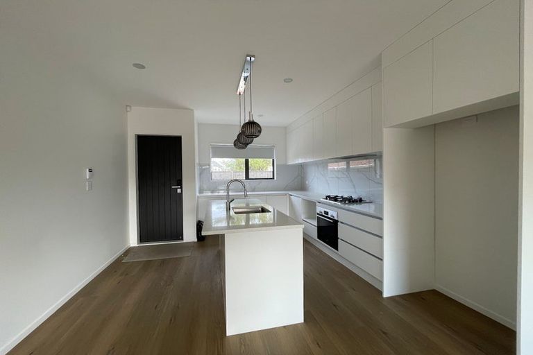Photo of property in 2d Pinero Place, Bucklands Beach, Auckland, 2014
