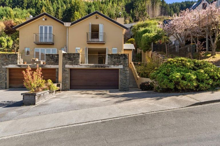 Photo of property in 34b Greenstone Place, Fernhill, Queenstown, 9300