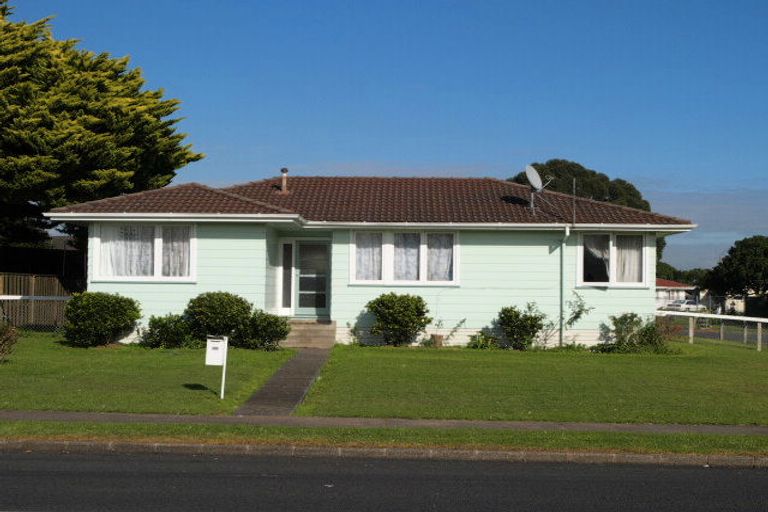 Photo of property in 215 Robertson Road, Mangere East, Auckland, 2024