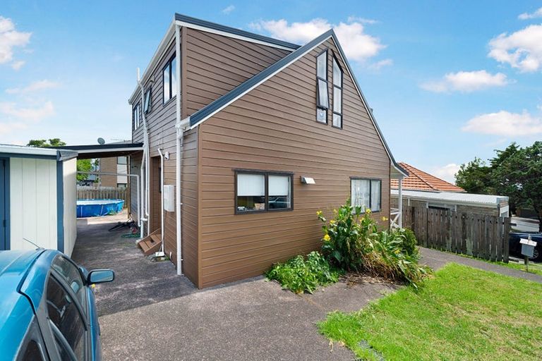 Photo of property in 4134 Great North Road, Glendene, Auckland, 0602