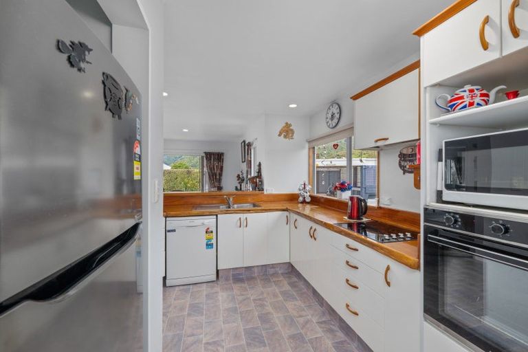 Photo of property in 26 Ranui Street, Waikawa, Picton, 7220