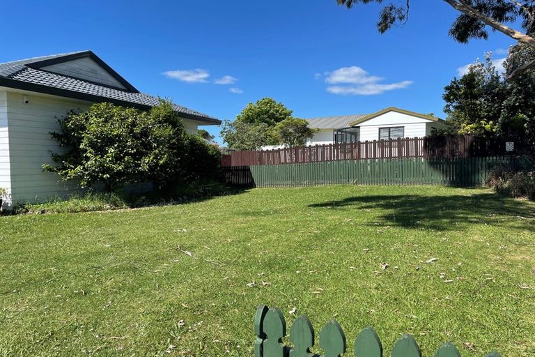 Photo of property in 43 Barbados Drive, Unsworth Heights, Auckland, 0632