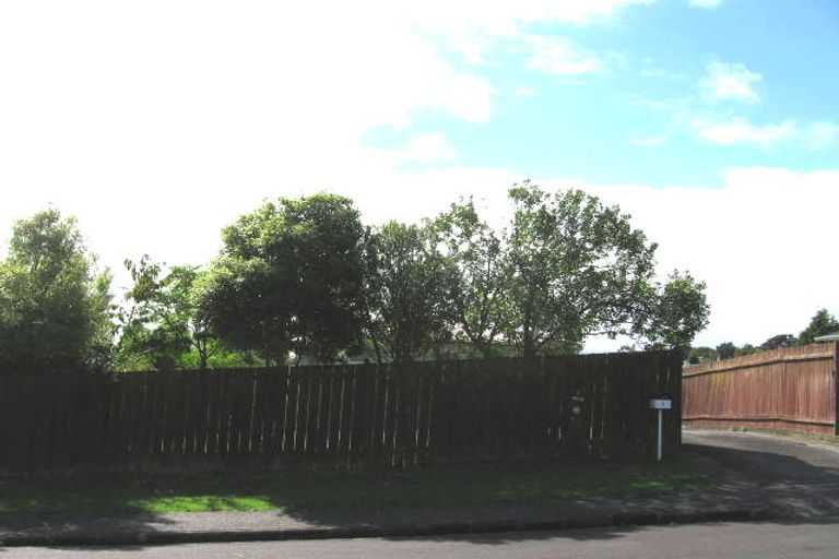 Photo of property in 6 Kaikoura Street, Henderson, Auckland, 0612