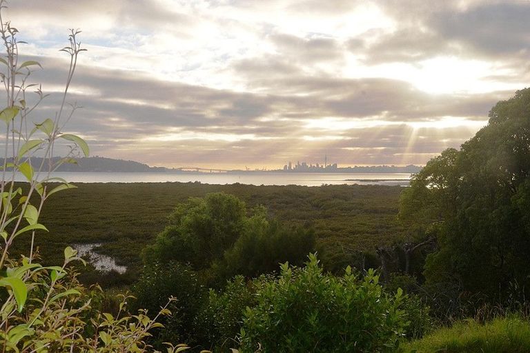 Photo of property in 38a Rewarewa Road, Te Atatu Peninsula, Auckland, 0610