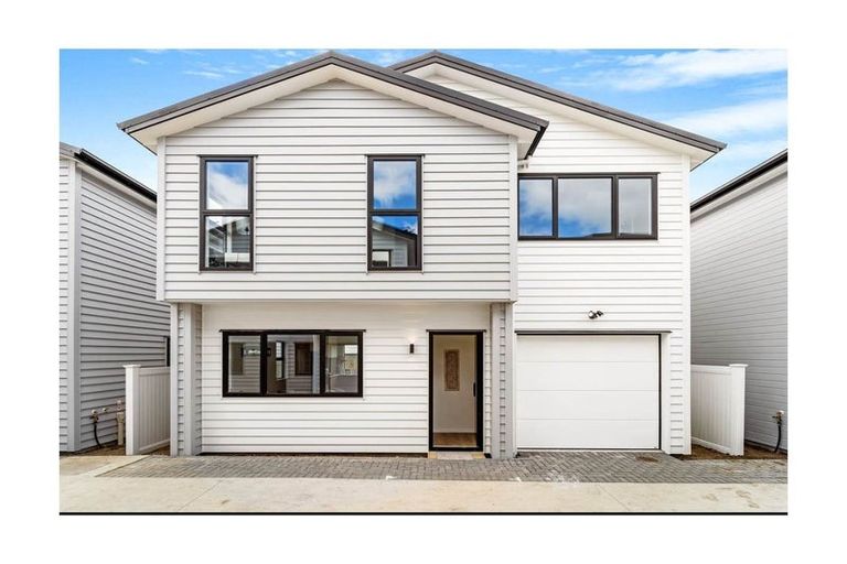 Photo of property in 8/25 Swanson Road, Henderson, Auckland, 0610