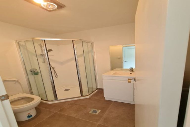 Photo of property in 2/6 South Pacific Place, Henderson, Auckland, 0612