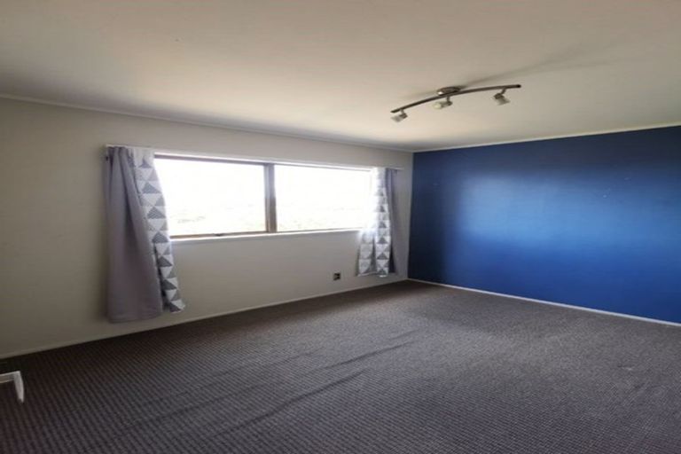 Photo of property in 31 Jellicoe Road, Murrays Bay, Auckland, 0630