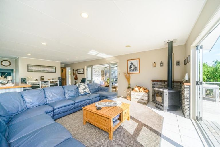 Photo of property in 1946 Parewanui Road, Parewanui, Bulls, 4894