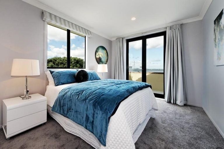 Photo of property in 11k Clearwater Cove, West Harbour, Auckland, 0618