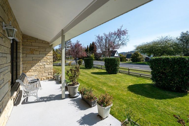 Photo of property in 2 Gibbs Place, Kinloch, Taupo, 3377