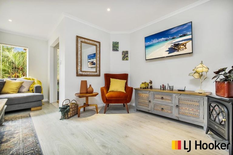 Photo of property in 12 Tington Avenue, Wattle Downs, Auckland, 2103