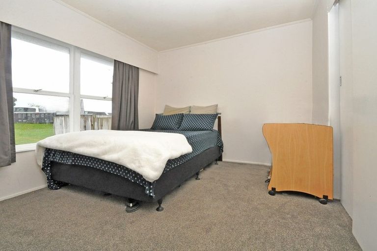 Photo of property in 2/97 Target Road, Totara Vale, Auckland, 0629