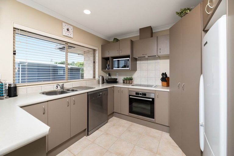 Photo of property in 61 Oteki Park Drive, Welcome Bay, Tauranga, 3112