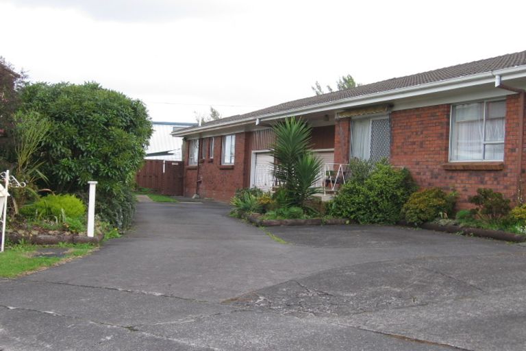 Photo of property in 1/27 Poinsettia Place, Henderson, Auckland, 0610