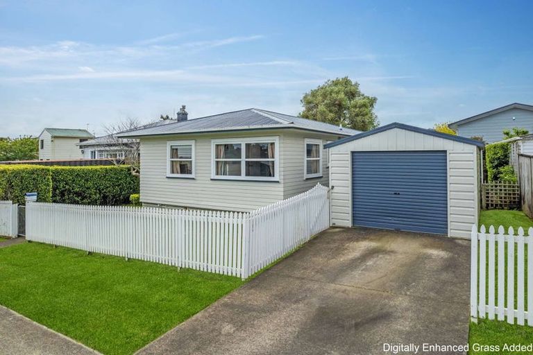 Photo of property in 16b Campbell Street, Waiuku, 2123