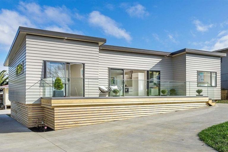 Photo of property in 25a Arrow Road, Forrest Hill, Auckland, 0620