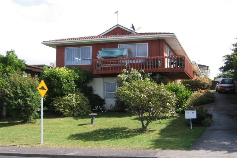 Photo of property in 2/49 Pakira Avenue, Glendene, Auckland, 0602