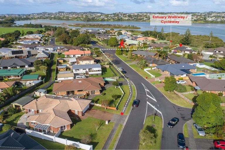 Photo of property in 3 Settlers Grove, Orewa, 0931