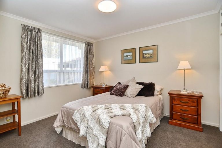 Photo of property in 4 Denniston Crescent, Redwood, Christchurch, 8051