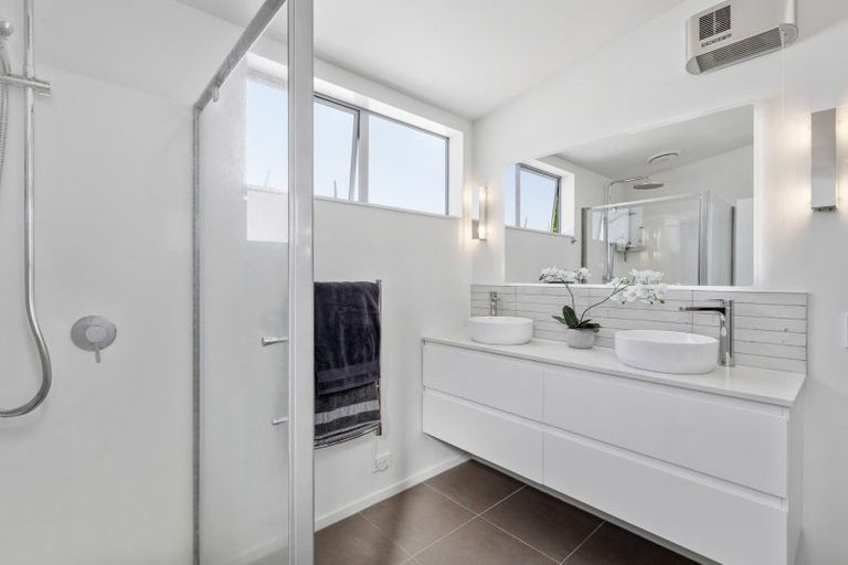 Photo of property in 40a Matakatia Parade, Matakatia, Whangaparaoa, 0930