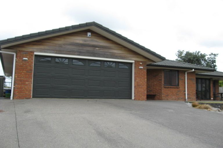 Photo of property in 16 Watervista Place, Mangere Bridge, Auckland, 2022