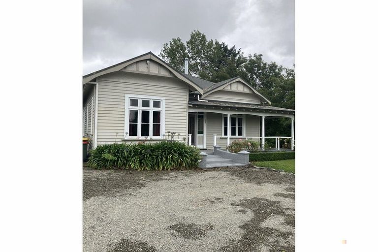 Photo of property in 52 Timaru Road, Waimate, 7924