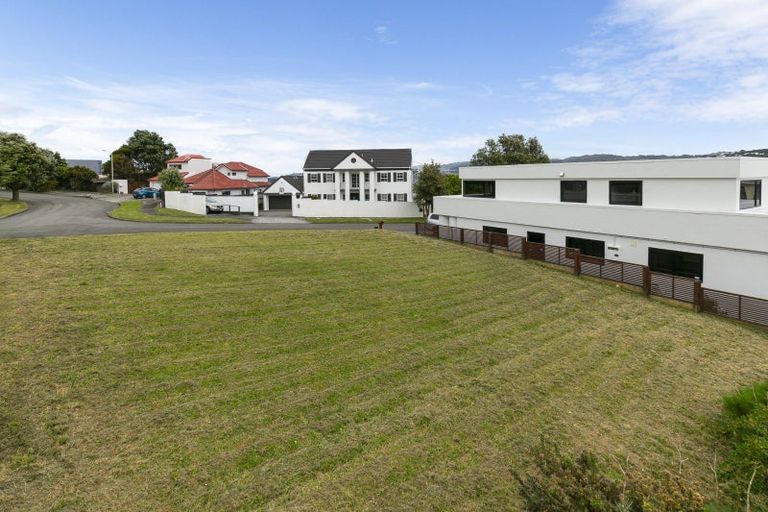 Photo of property in 18 Countess Close, Maupuia, Wellington, 6022