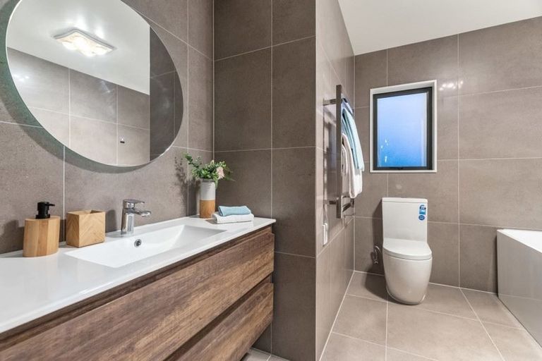 Photo of property in 51a Reynella Drive, Massey, Auckland, 0614