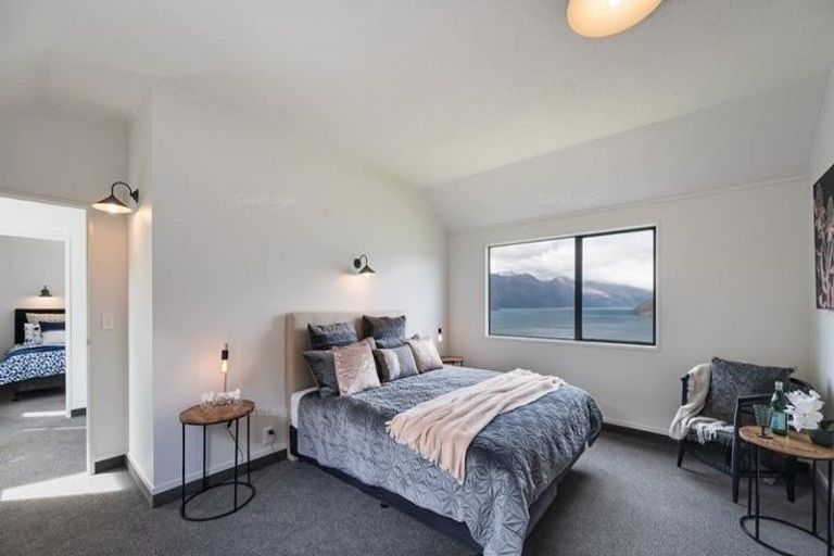 Photo of property in 67 Wynyard Crescent, Fernhill, Queenstown, 9300