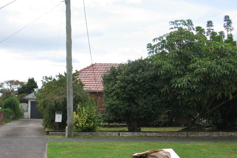 Photo of property in 6 Archlynn Road, Kelston, Auckland, 0602