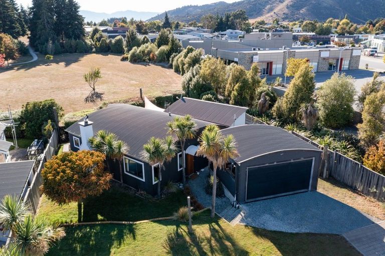Photo of property in 9 Aspinall Street, Wanaka, 9305