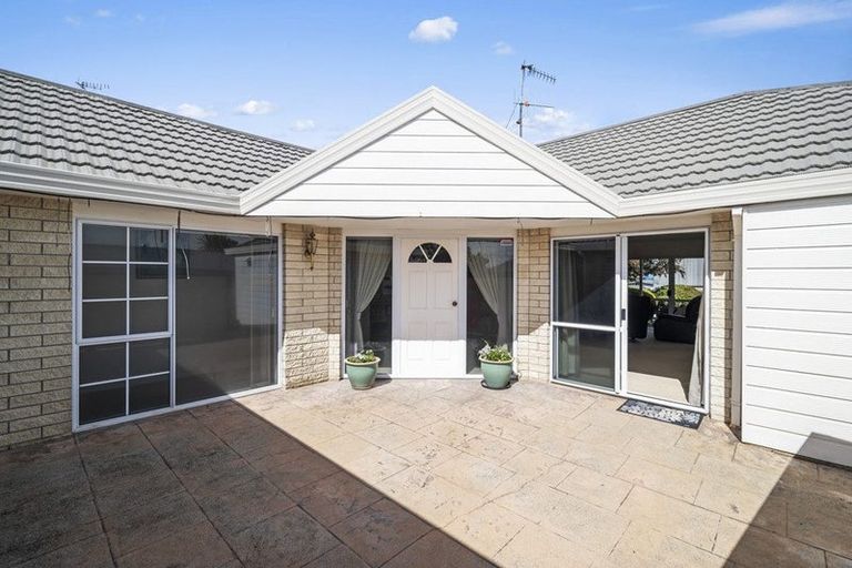 Photo of property in 2/76 Rokino Road, Hilltop, Taupo, 3330