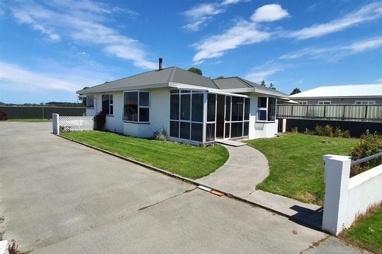 Photo of property in 19 Timaru Road, Waimate, 7924