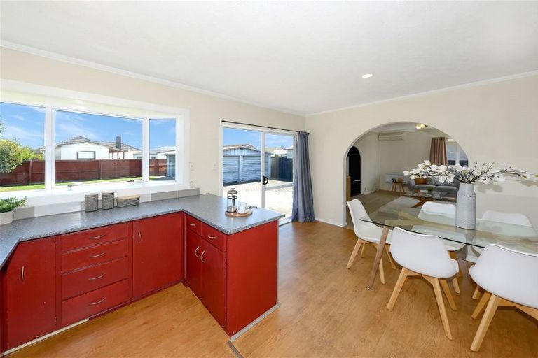 Photo of property in 11 Glenora Place, Hornby, Christchurch, 8042