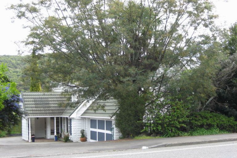 Photo of property in 133 Waikawa Road, Picton, 7220