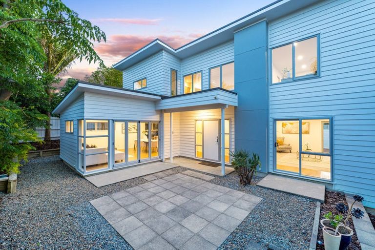 Photo of property in 8 Roy Maloney Drive, Henderson, Auckland, 0612