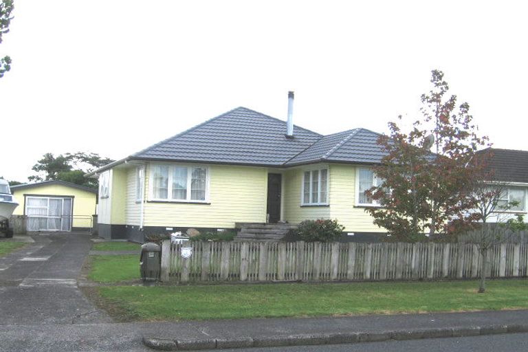 Photo of property in 15 Hereford Street, Te Atatu Peninsula, Auckland, 0610