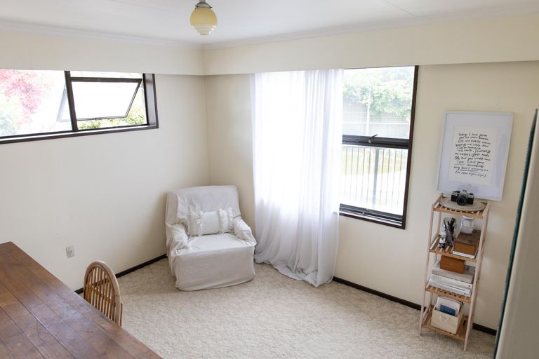 Photo of property in 18 Cecil Place, Cloverlea, Palmerston North, 4412