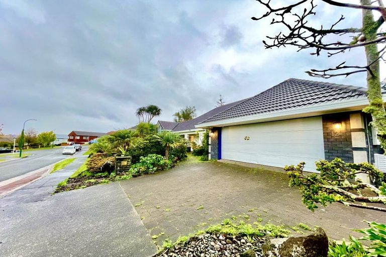 Photo of property in 12 Manu Place, Pinehill, Auckland, 0632