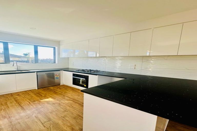 Photo of property in 1/2 Cameron Street, Papakura, 2110