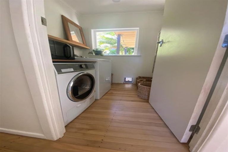 Photo of property in 153 Laingholm Drive, Laingholm, Auckland, 0604