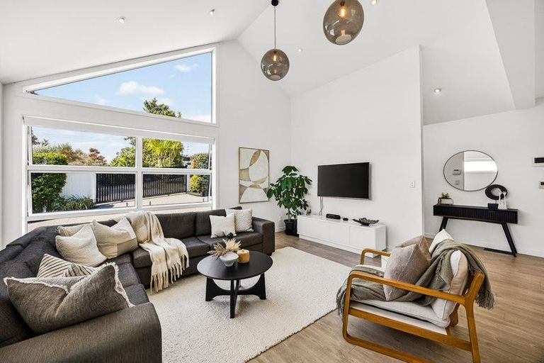 Photo of property in 6 Blacks Road, Greenhithe, Auckland, 0632