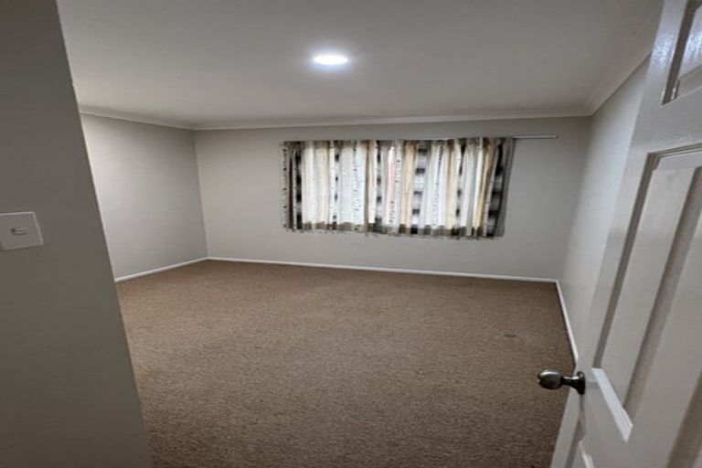 Photo of property in 67 Glenveagh Park Drive, Weymouth, Auckland, 2103