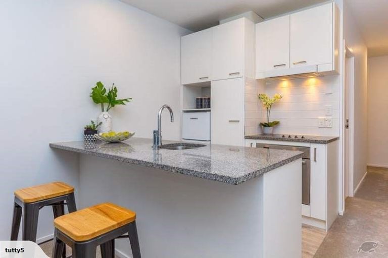 Photo of property in 62 Queen Street, Northcote Point, Auckland, 0627