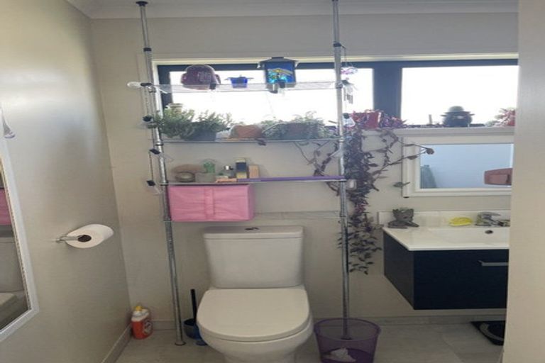 Photo of property in 4 Kerewhenua Crescent, Hobsonville, Auckland, 0616