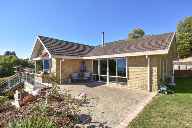 Photo of property in 76 Greenwich Street, Waihola, Milton, 9073