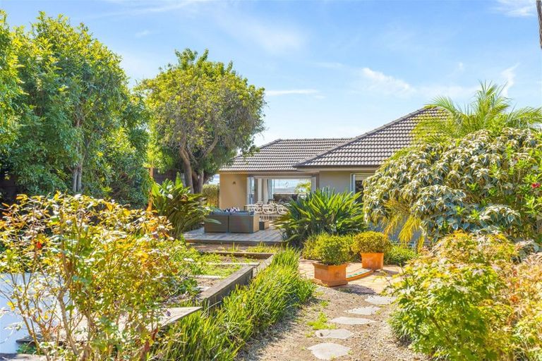 Photo of property in 30 Churchill Road, Murrays Bay, Auckland, 0630