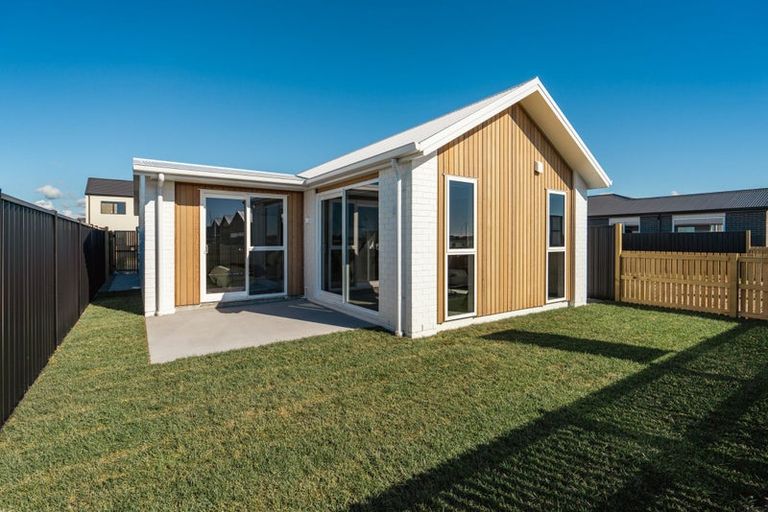 Photo of property in 37 Monaro Place, Papamoa, 3118