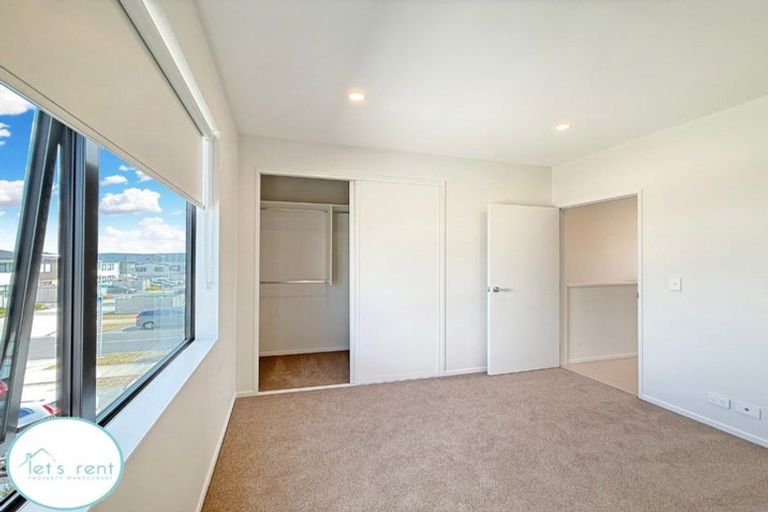 Photo of property in 2 Tara Lane, Manurewa, 2102