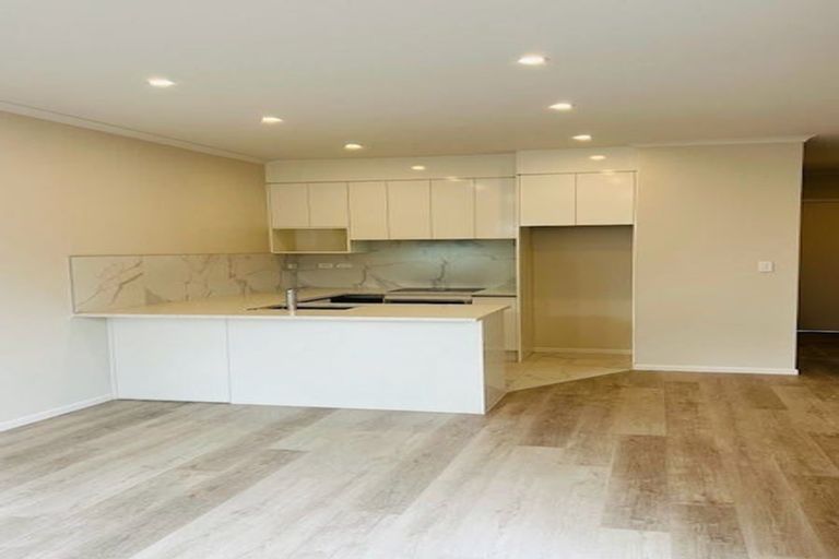 Photo of property in 82d Eversleigh Road, Belmont, Auckland, 0622